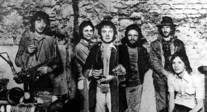 Ronnie Lane (centre) and the Slim Chance Band. 